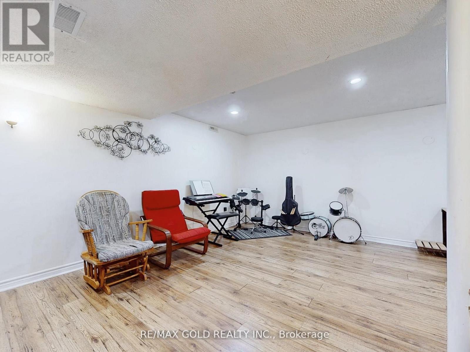 172 Desert Sand Drive, Brampton (Sandringham-Wellington), Ontario  L6R 1P8 - Photo 24 - W12409761