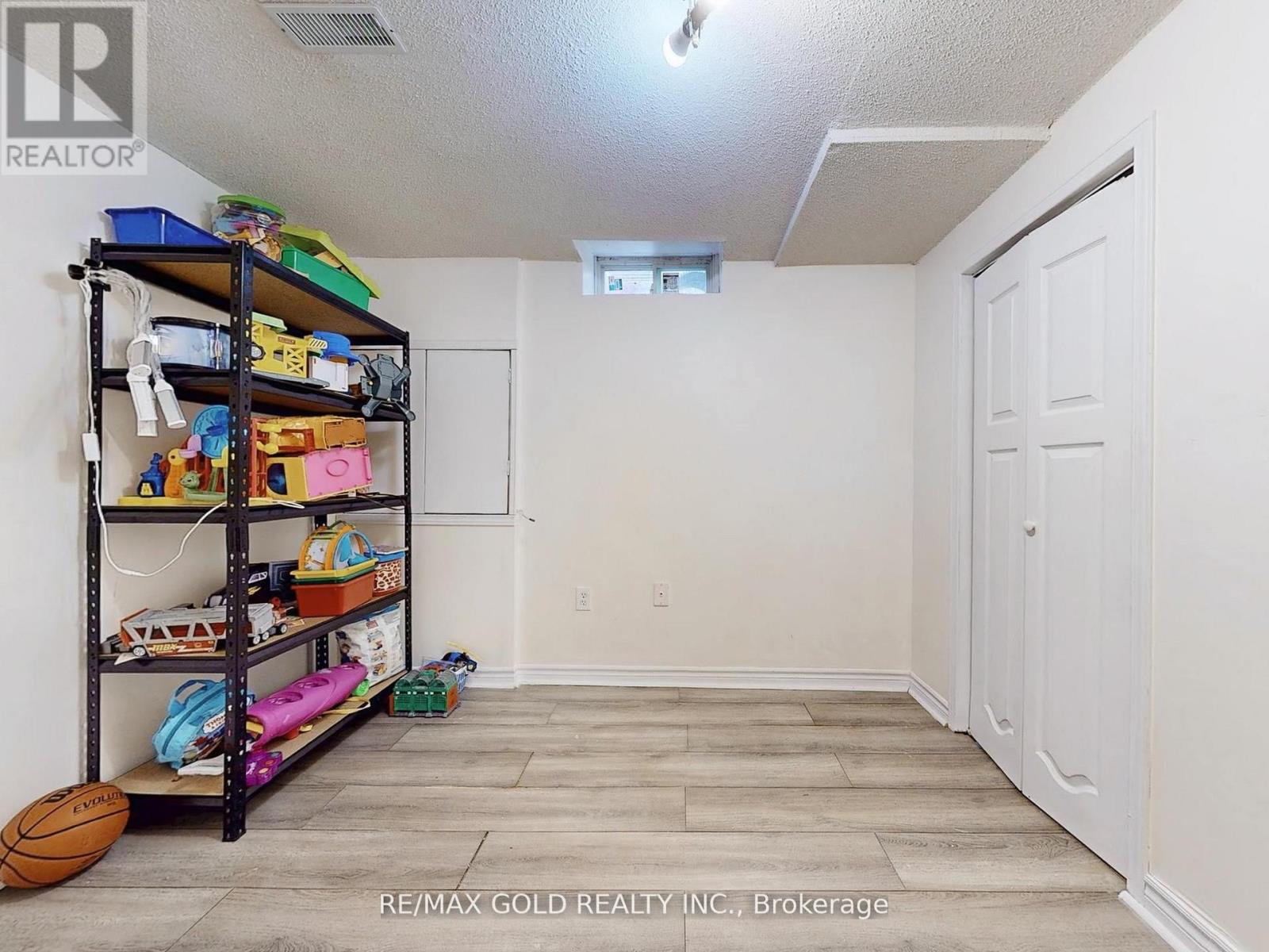 172 Desert Sand Drive, Brampton (Sandringham-Wellington), Ontario  L6R 1P8 - Photo 25 - W12409761
