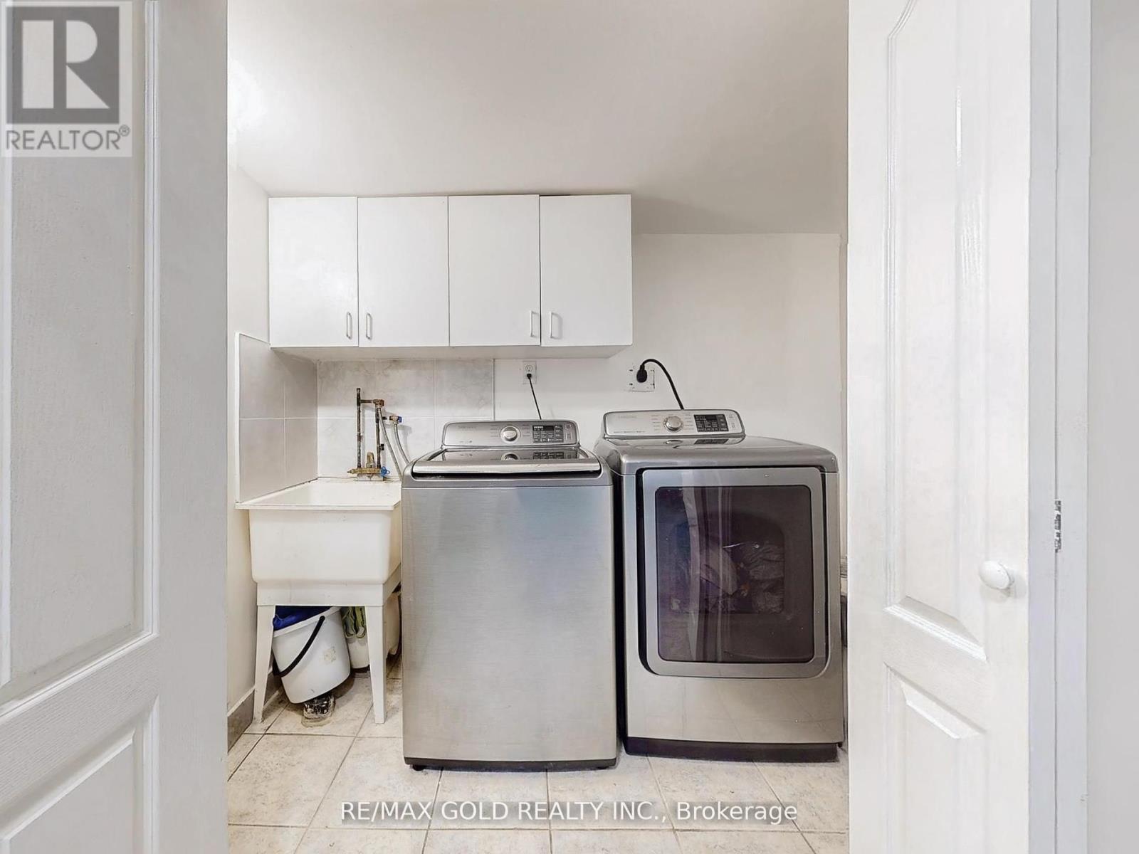 172 Desert Sand Drive, Brampton (Sandringham-Wellington), Ontario  L6R 1P8 - Photo 28 - W12409761