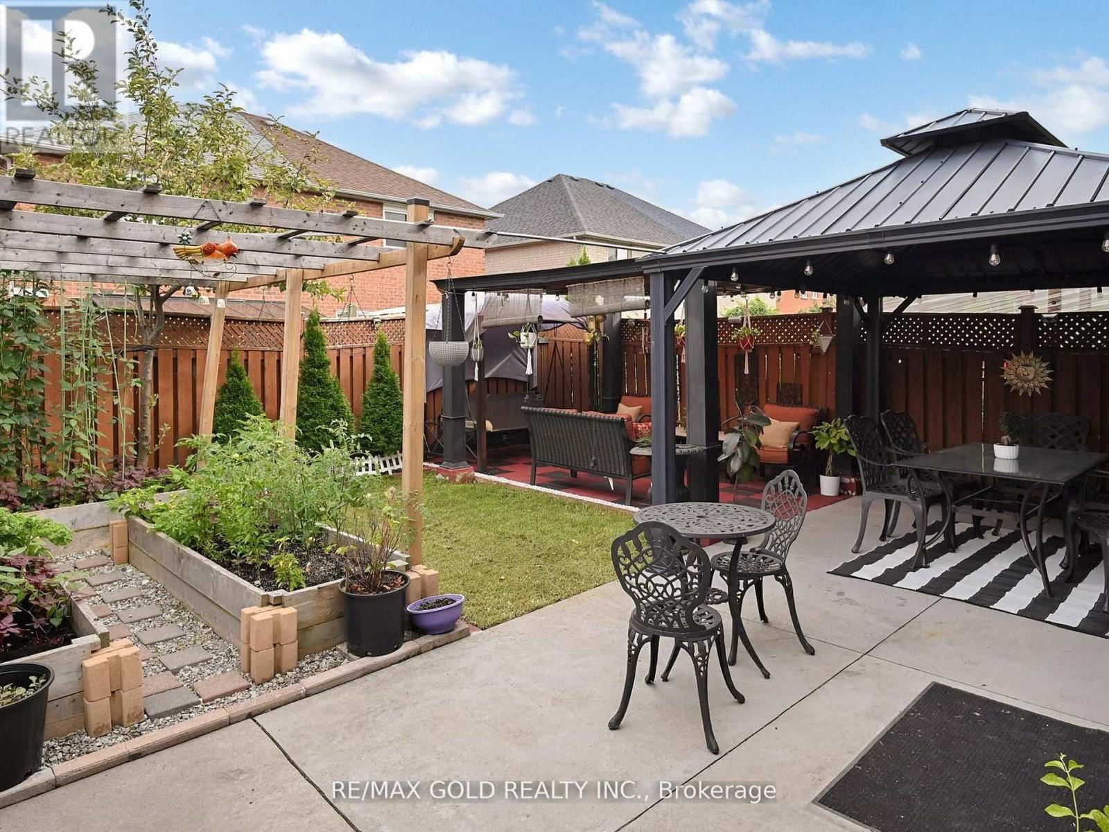 172 Desert Sand Drive, Brampton (Sandringham-Wellington), Ontario  L6R 1P8 - Photo 31 - W12409761