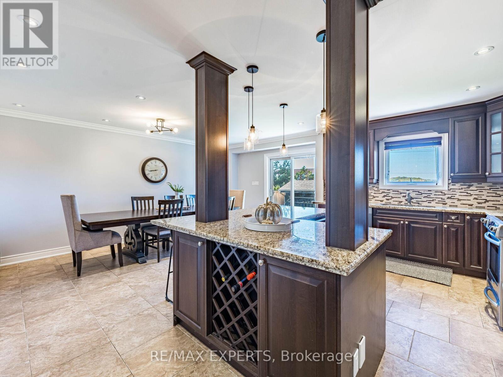 20 Foxchase Drive, Caledon, Ontario  L7E 1H7 - Photo 11 - W12409785