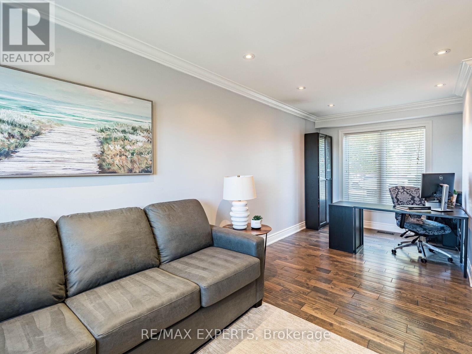20 Foxchase Drive, Caledon, Ontario  L7E 1H7 - Photo 9 - W12409785
