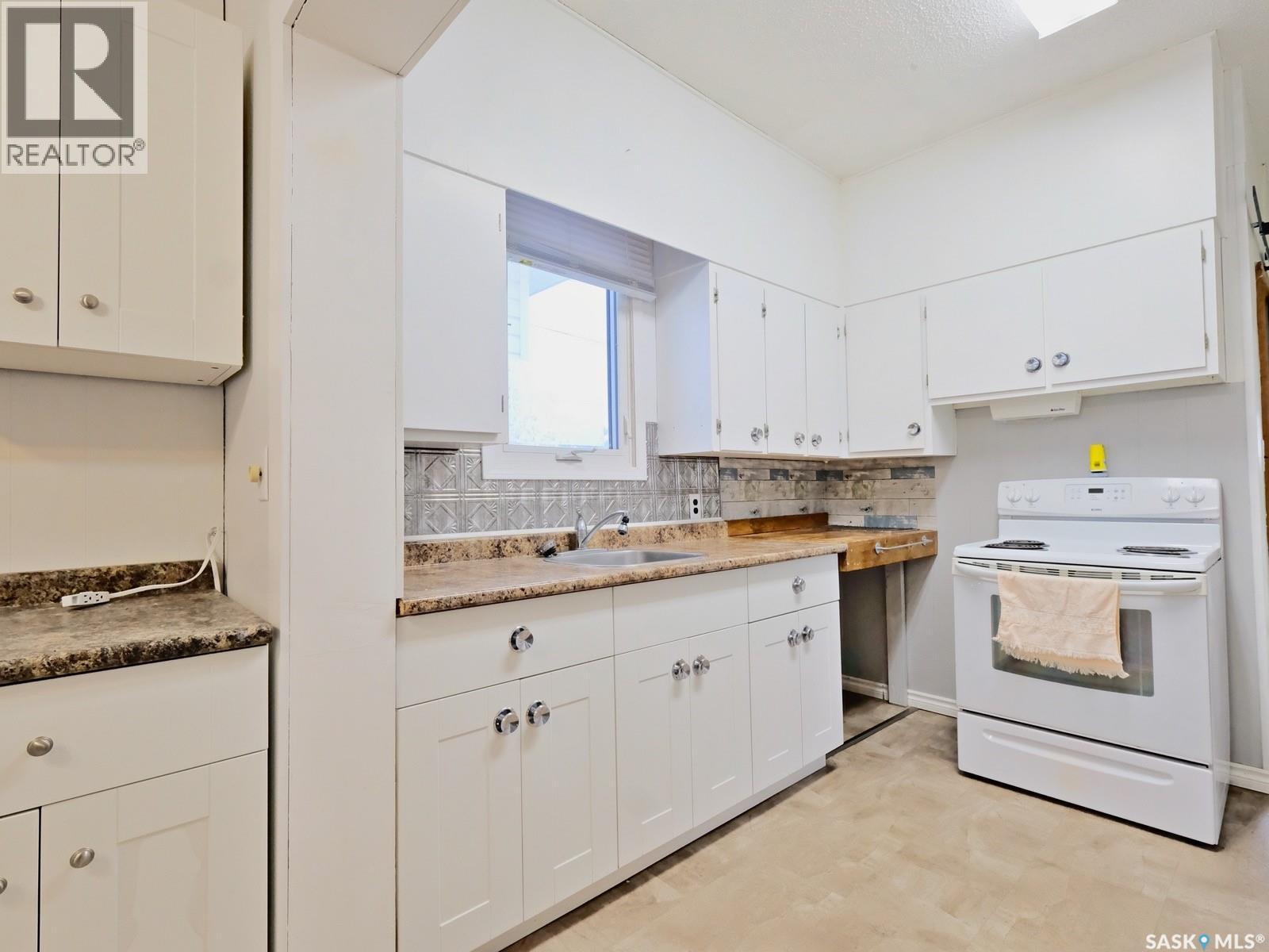 311 5th Avenue W, Biggar, Saskatchewan  S0K 0M0 - Photo 11 - SK018595