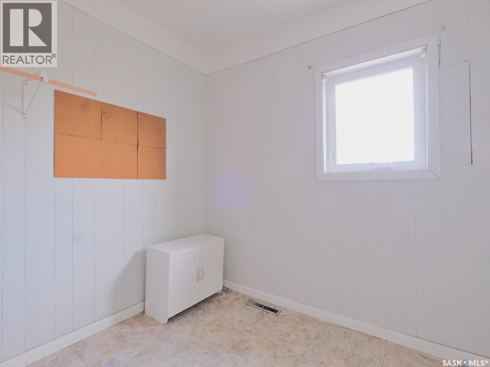311 5th Avenue W, Biggar, Saskatchewan  S0K 0M0 - Photo 16 - SK018595
