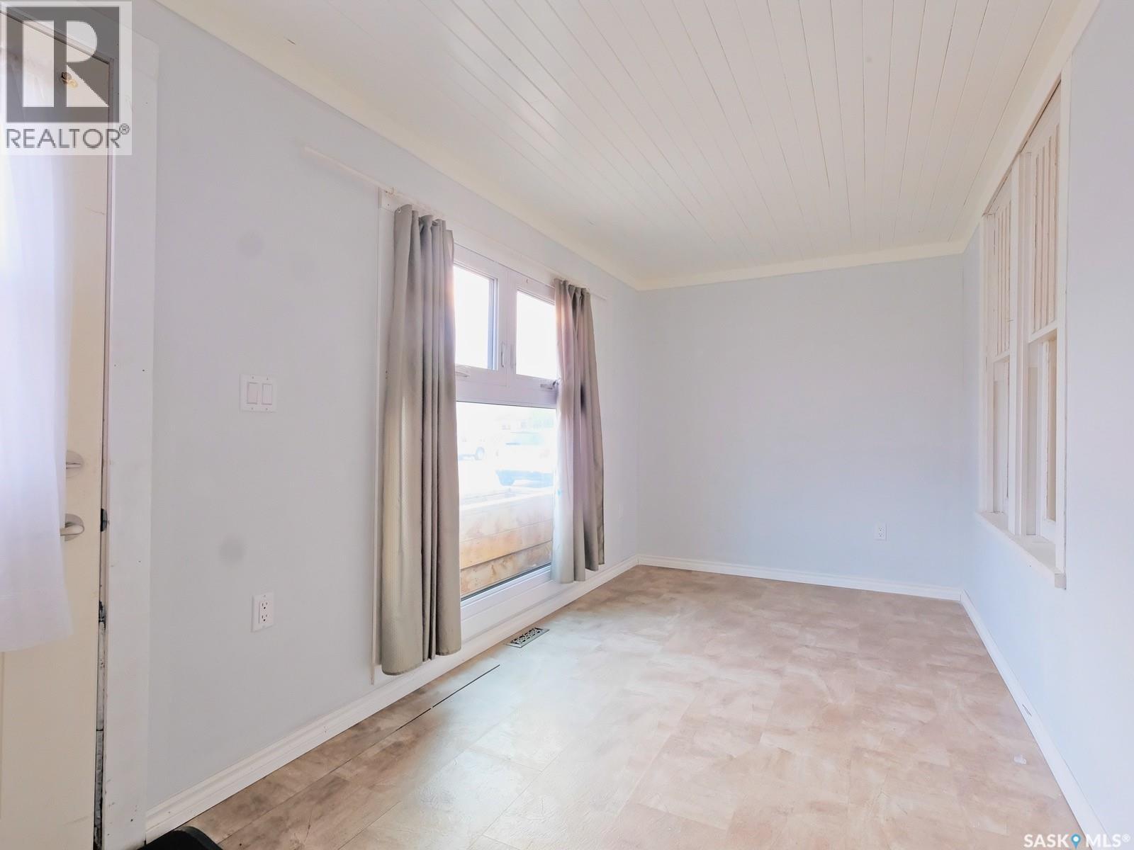 311 5th Avenue W, Biggar, Saskatchewan  S0K 0M0 - Photo 3 - SK018595