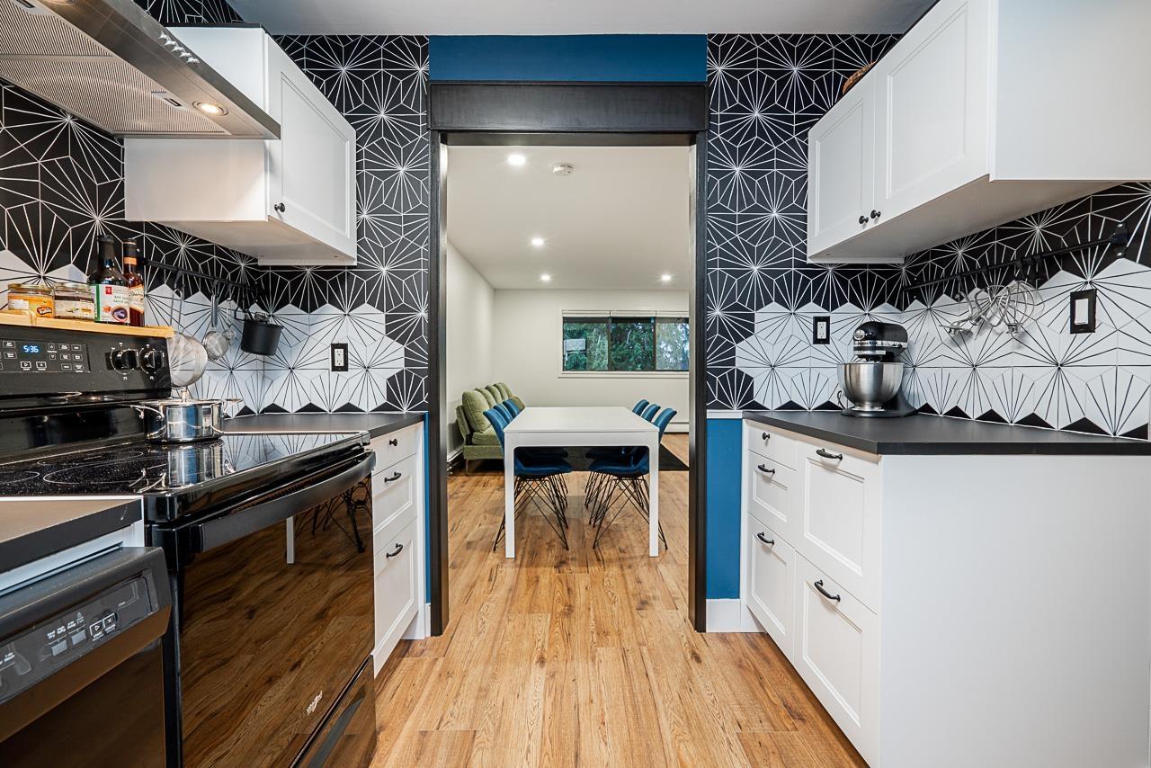 301 1561 VIDAL STREET, White Rock, British Columbia