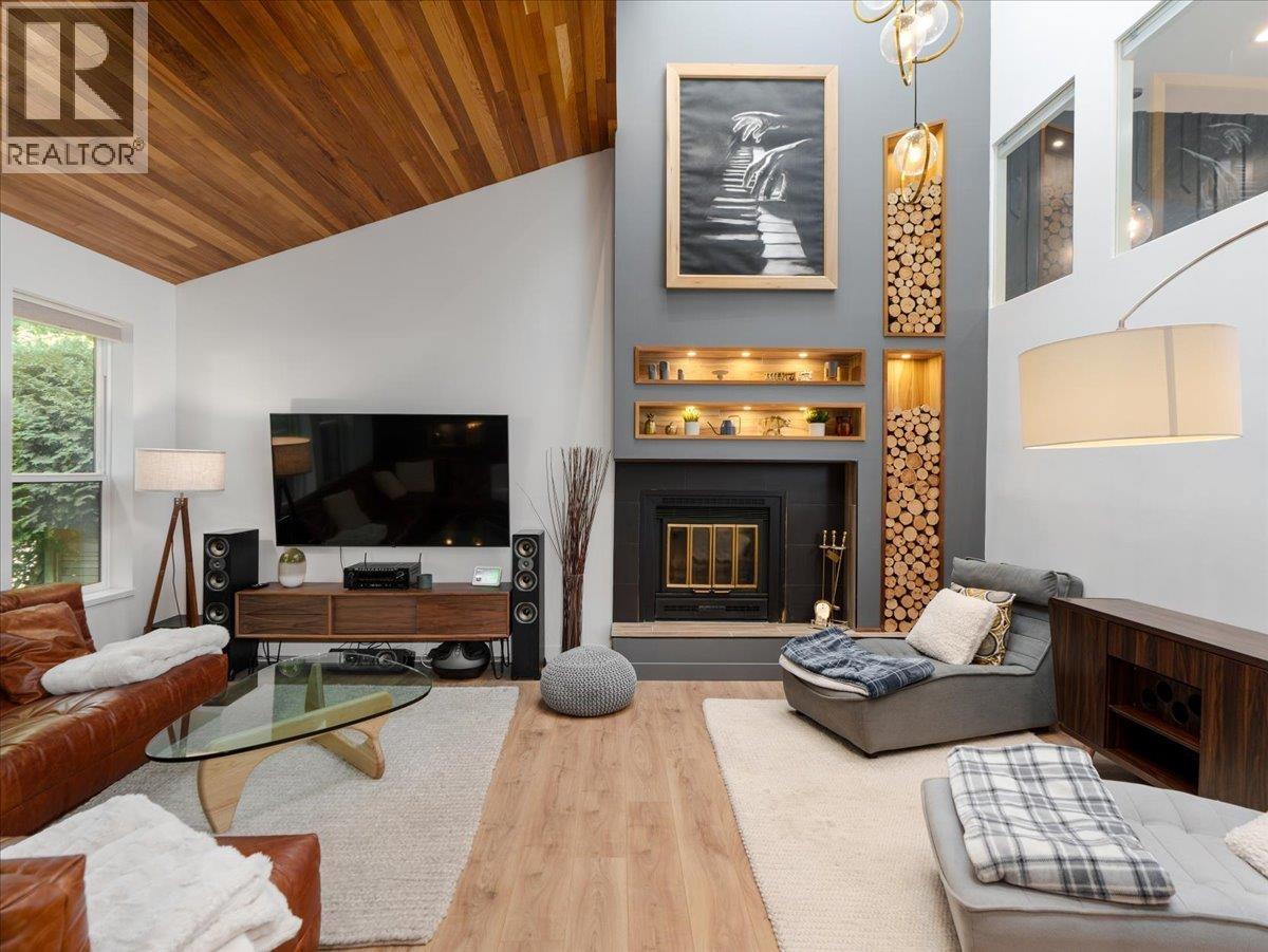 1039 W KEITH ROAD, North Vancouver, British Columbia