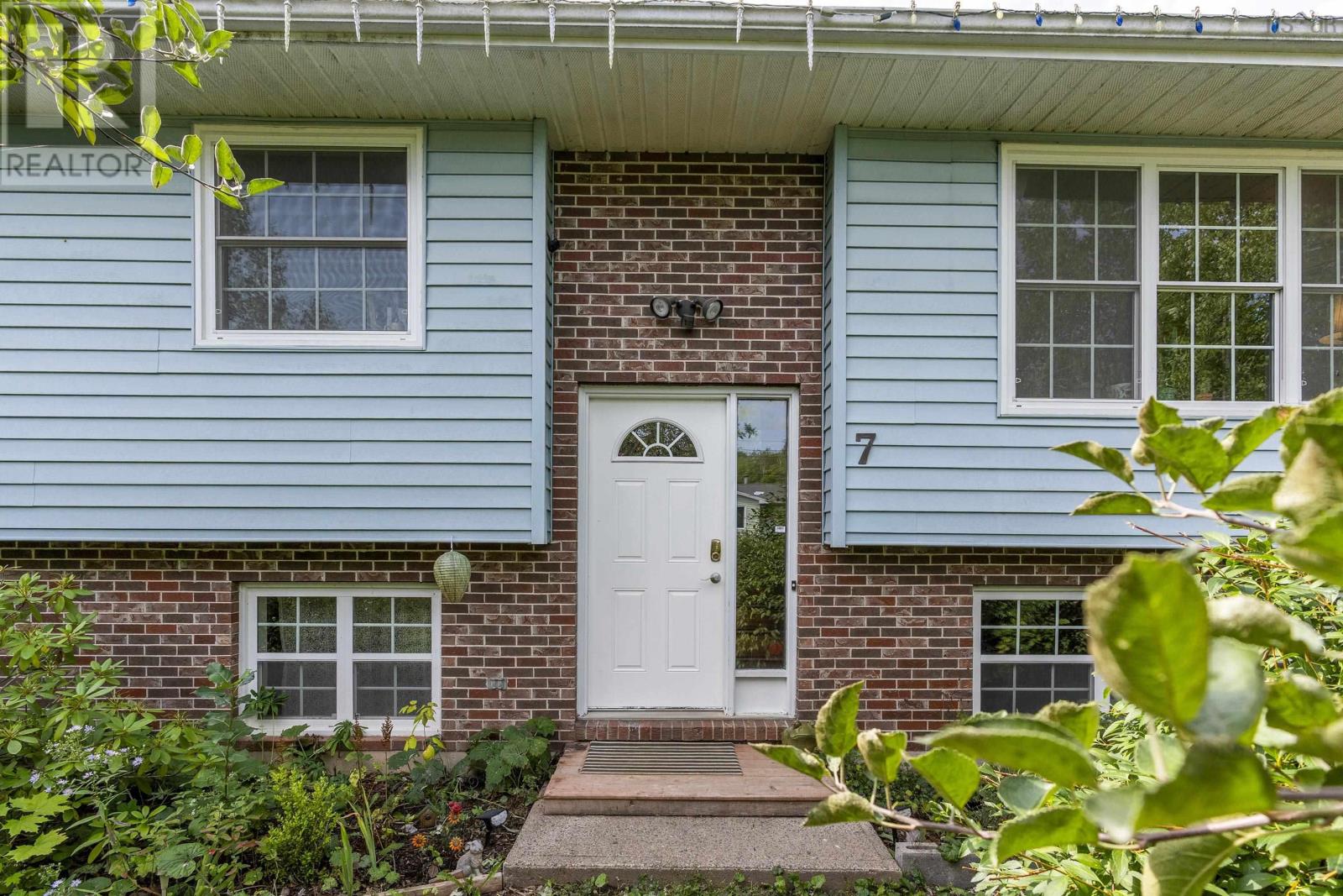 Property at 7 Tannery Drive image 1