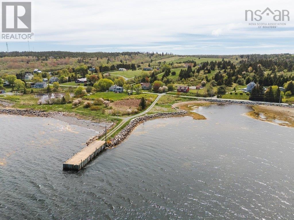 Property at 446 Kingsburg Road image 3