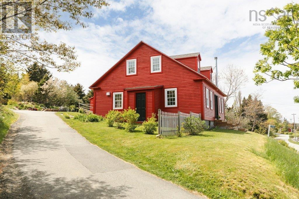 Property at 446 Kingsburg Road image 4