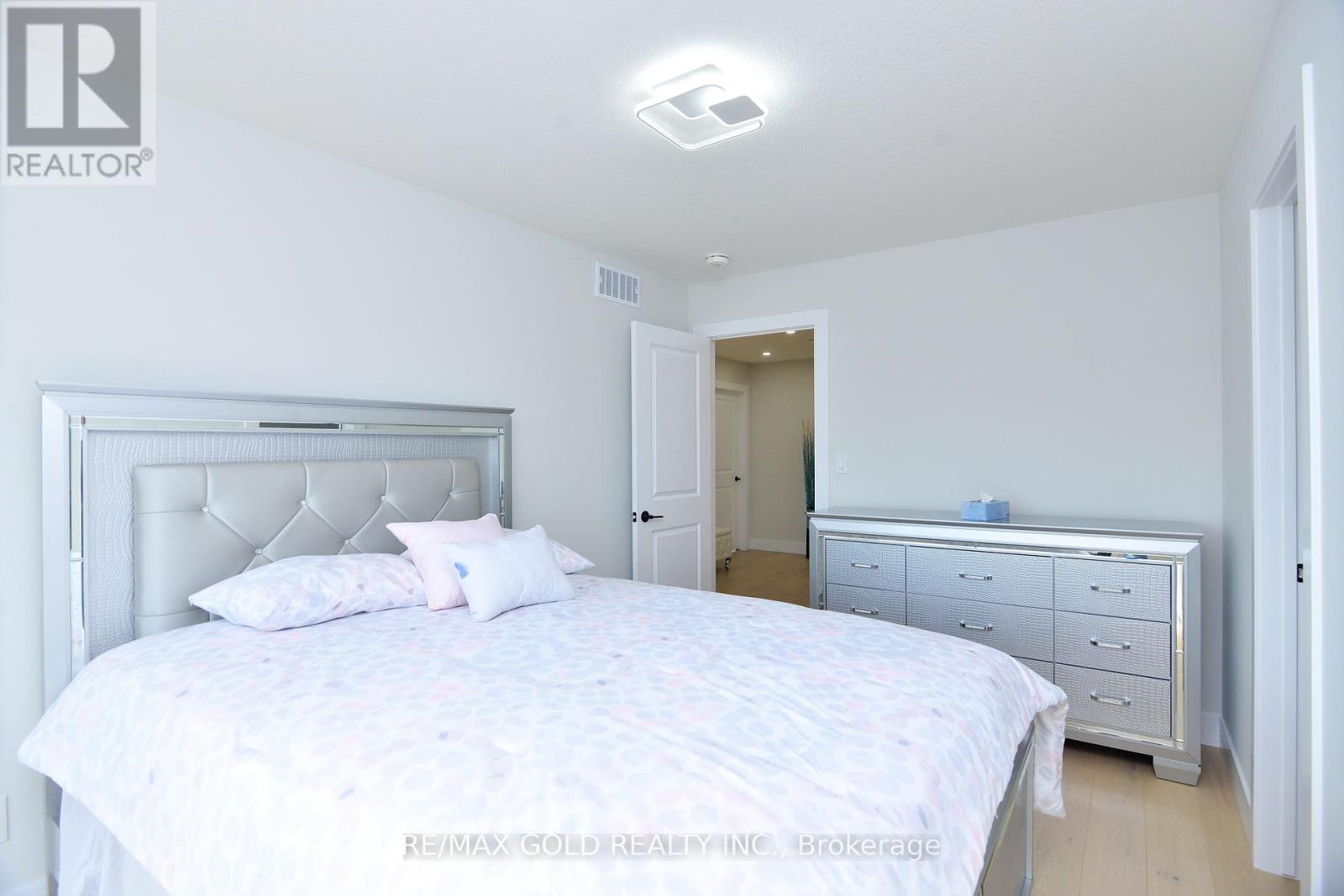 86 Grandville Circle, Brant, Ontario  N3L 0J5 - Photo 27 - X12409769