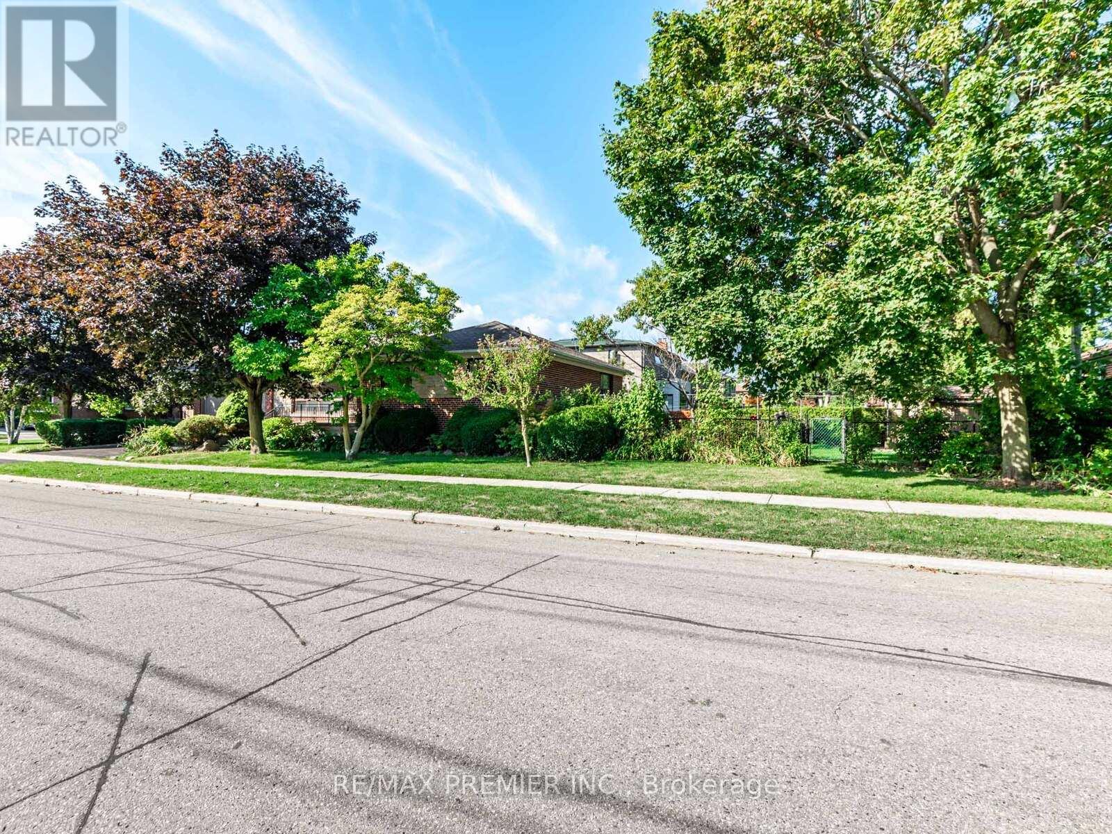150 Codsell Avenue, Toronto, Ontario  M3H 3W6 - Photo 3 - C12409862