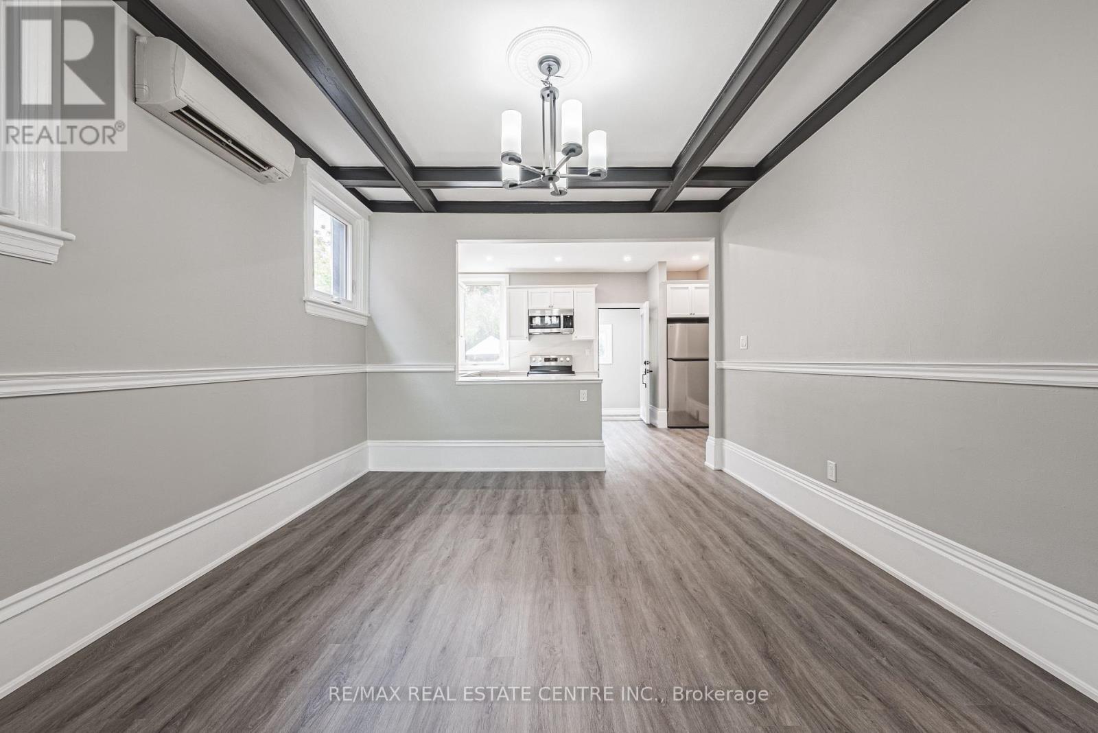 354 Cumberland Avenue, Hamilton (Blakeley), Ontario  L8M 2A2 - Photo 10 - X12409791