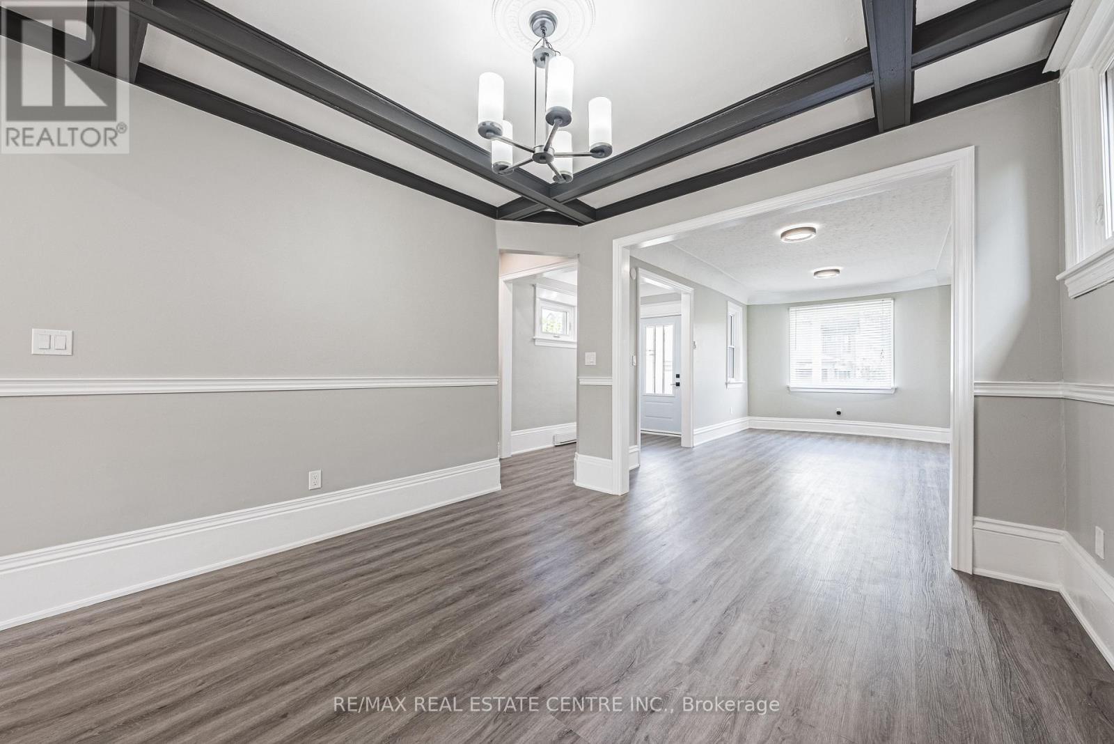 354 Cumberland Avenue, Hamilton (Blakeley), Ontario  L8M 2A2 - Photo 12 - X12409791