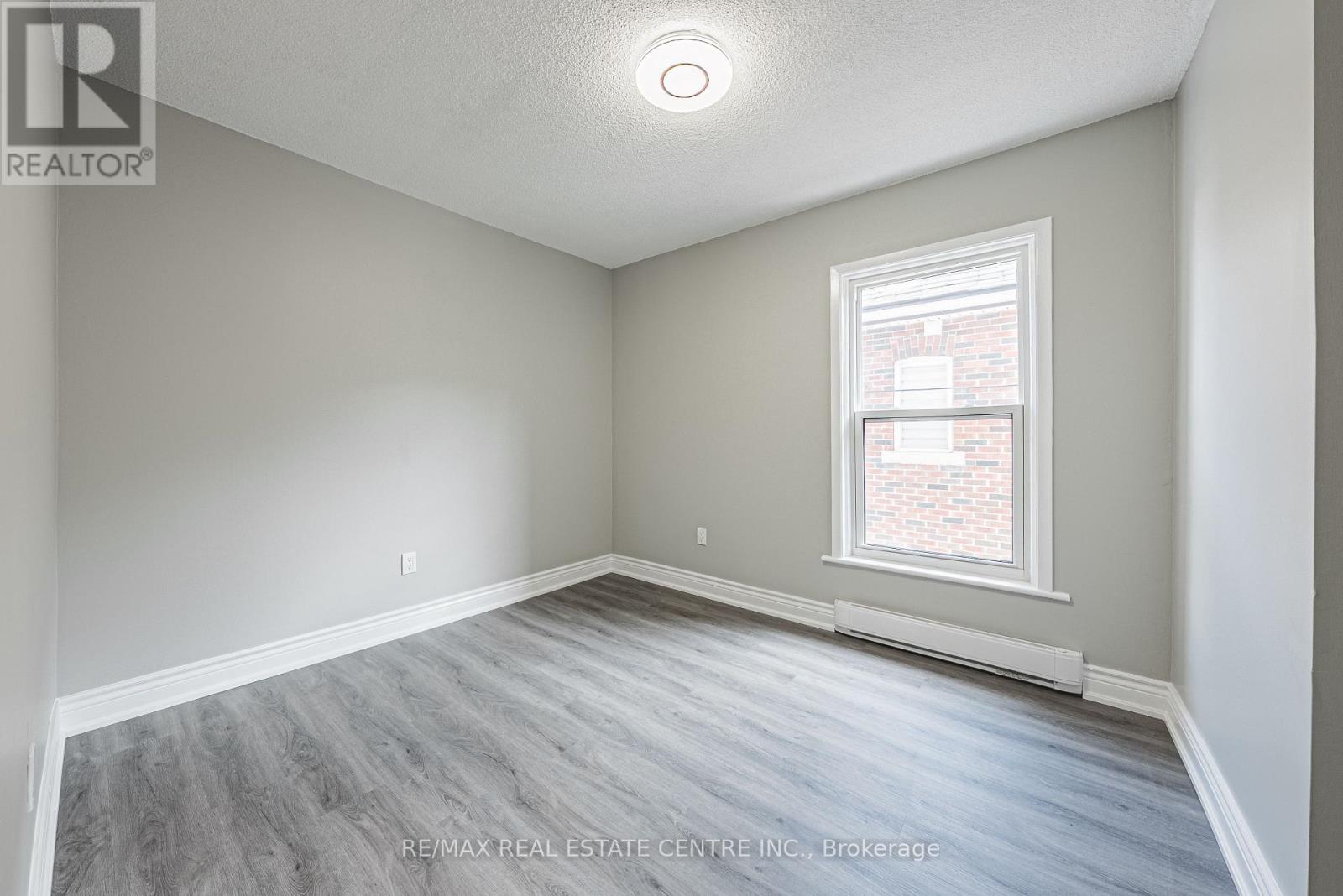354 Cumberland Avenue, Hamilton (Blakeley), Ontario  L8M 2A2 - Photo 24 - X12409791