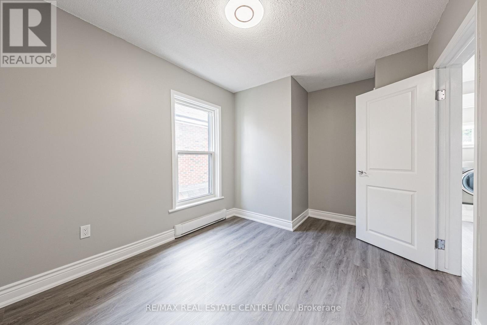 354 Cumberland Avenue, Hamilton (Blakeley), Ontario  L8M 2A2 - Photo 25 - X12409791