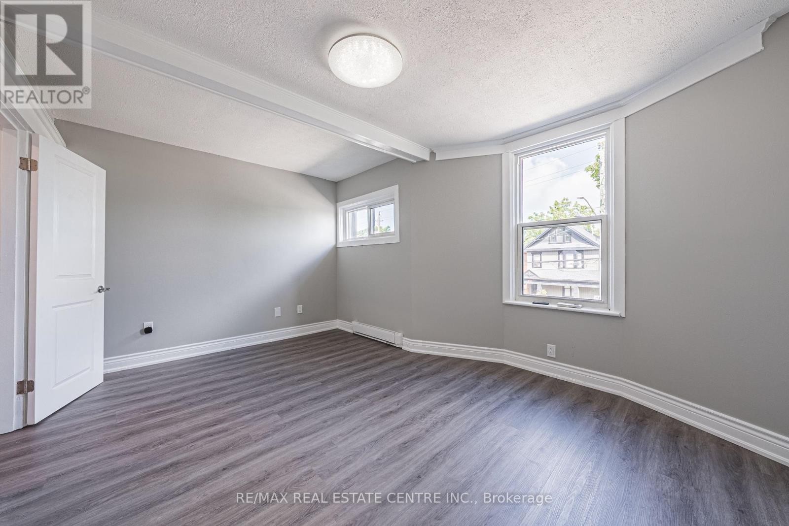 354 Cumberland Avenue, Hamilton (Blakeley), Ontario  L8M 2A2 - Photo 28 - X12409791
