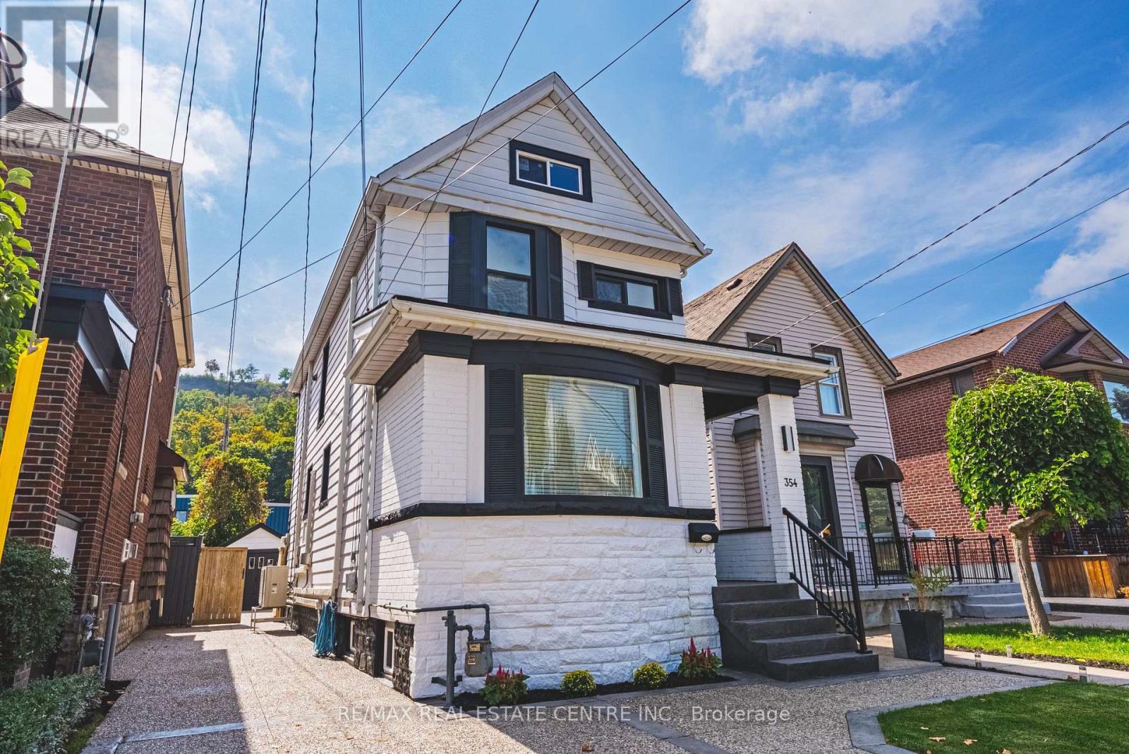 354 Cumberland Avenue, Hamilton (Blakeley), Ontario  L8M 2A2 - Photo 3 - X12409791