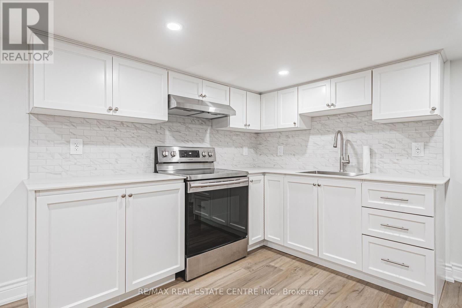 354 Cumberland Avenue, Hamilton (Blakeley), Ontario  L8M 2A2 - Photo 33 - X12409791