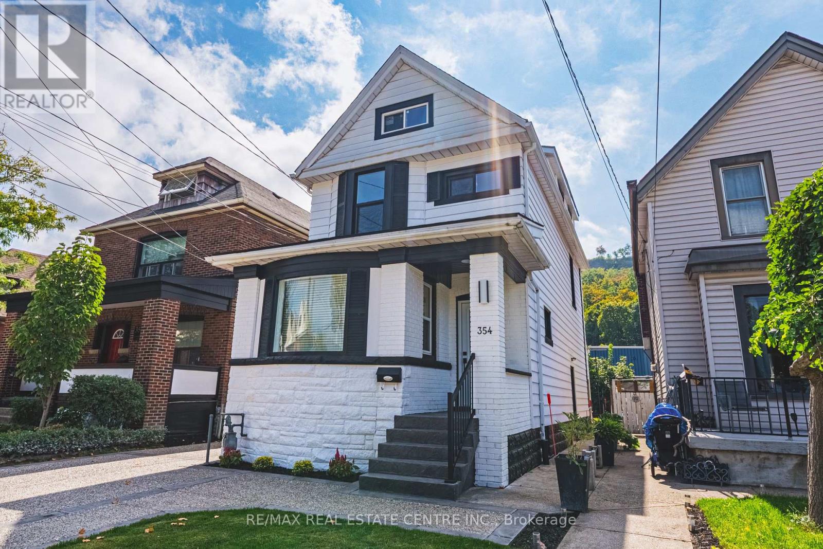 354 Cumberland Avenue, Hamilton (Blakeley), Ontario  L8M 2A2 - Photo 4 - X12409791