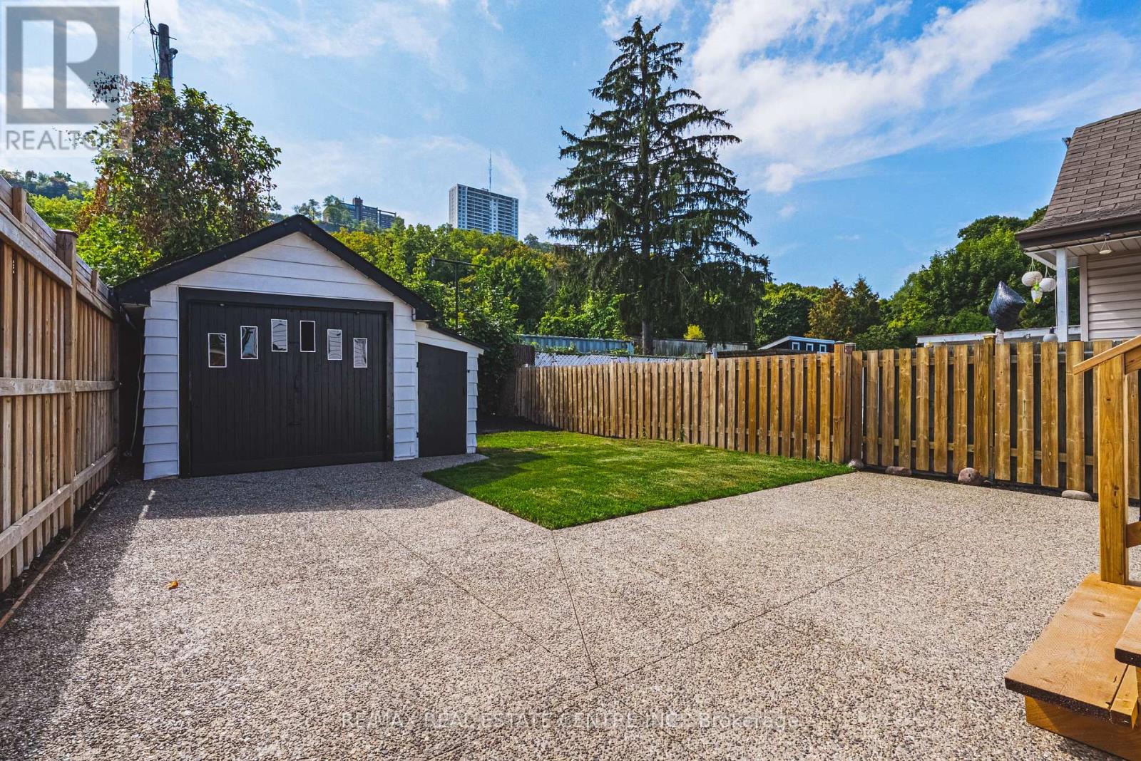 354 Cumberland Avenue, Hamilton (Blakeley), Ontario  L8M 2A2 - Photo 40 - X12409791