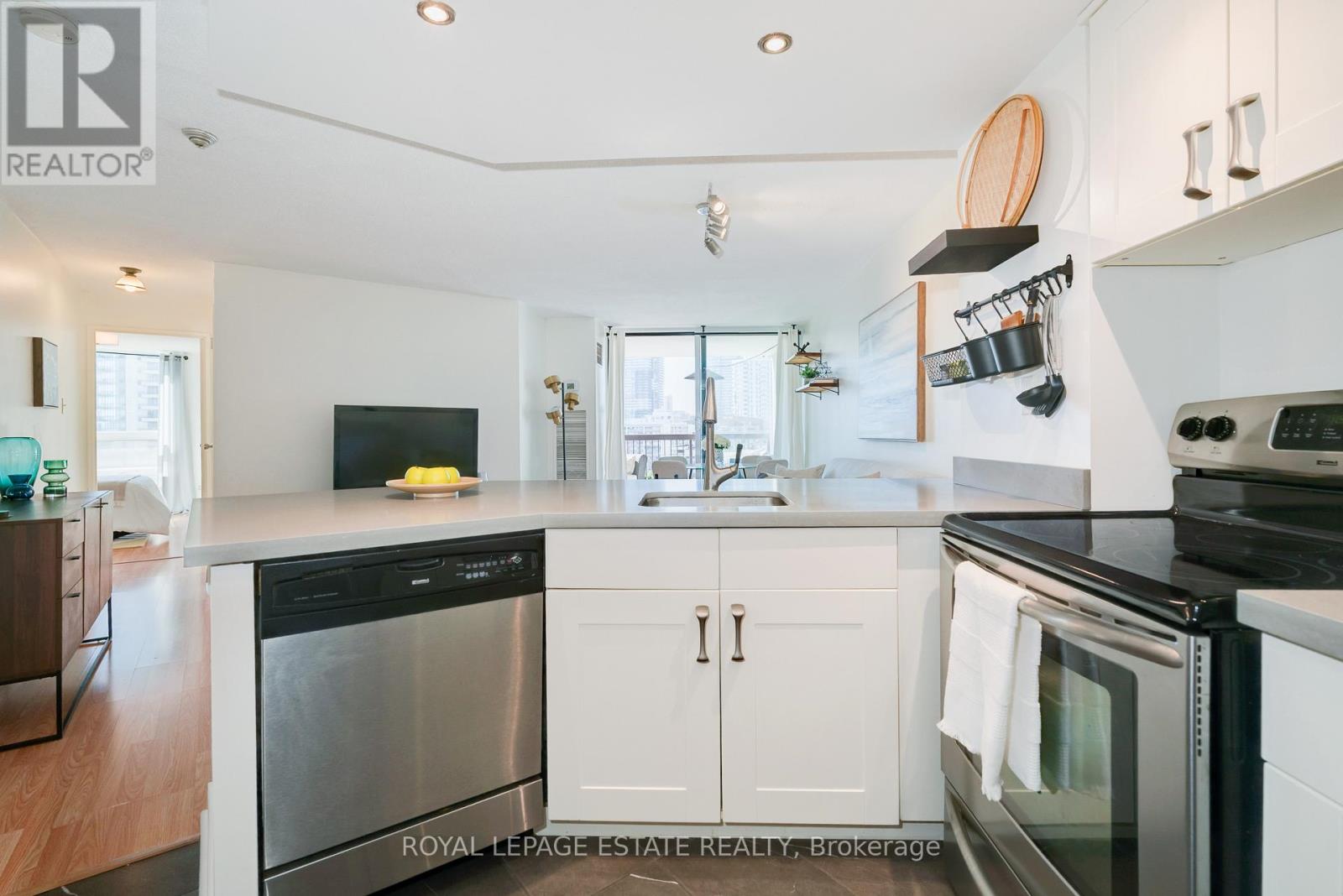 1526 - 77 Maitland Place, Toronto (Cabbagetown-South St. James Town), Ontario  M4Y 2V6 - Photo 8 - C12409959