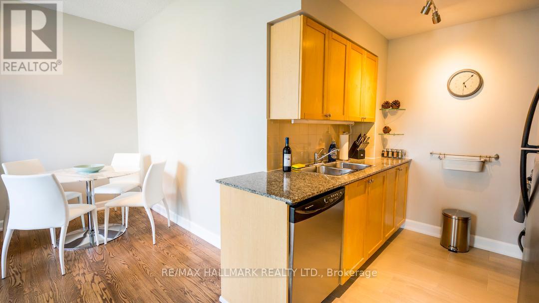 2525 - 230 Queens Quay W, Toronto (Waterfront Communities), Ontario  M5J 2Y7 - Photo 14 - C12409979
