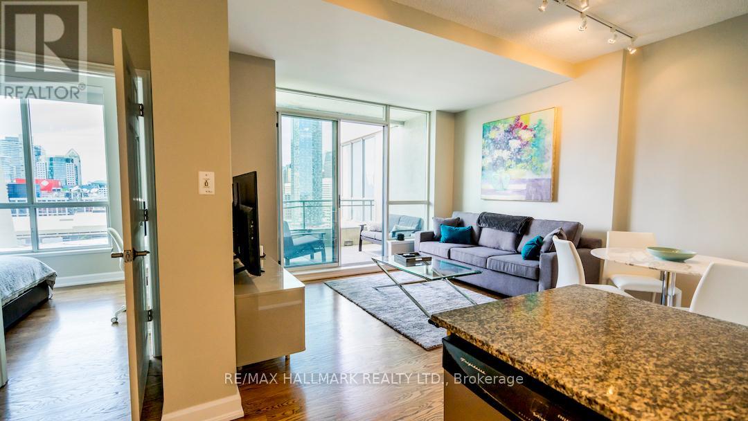 2525 - 230 Queens Quay W, Toronto (Waterfront Communities), Ontario  M5J 2Y7 - Photo 9 - C12409979