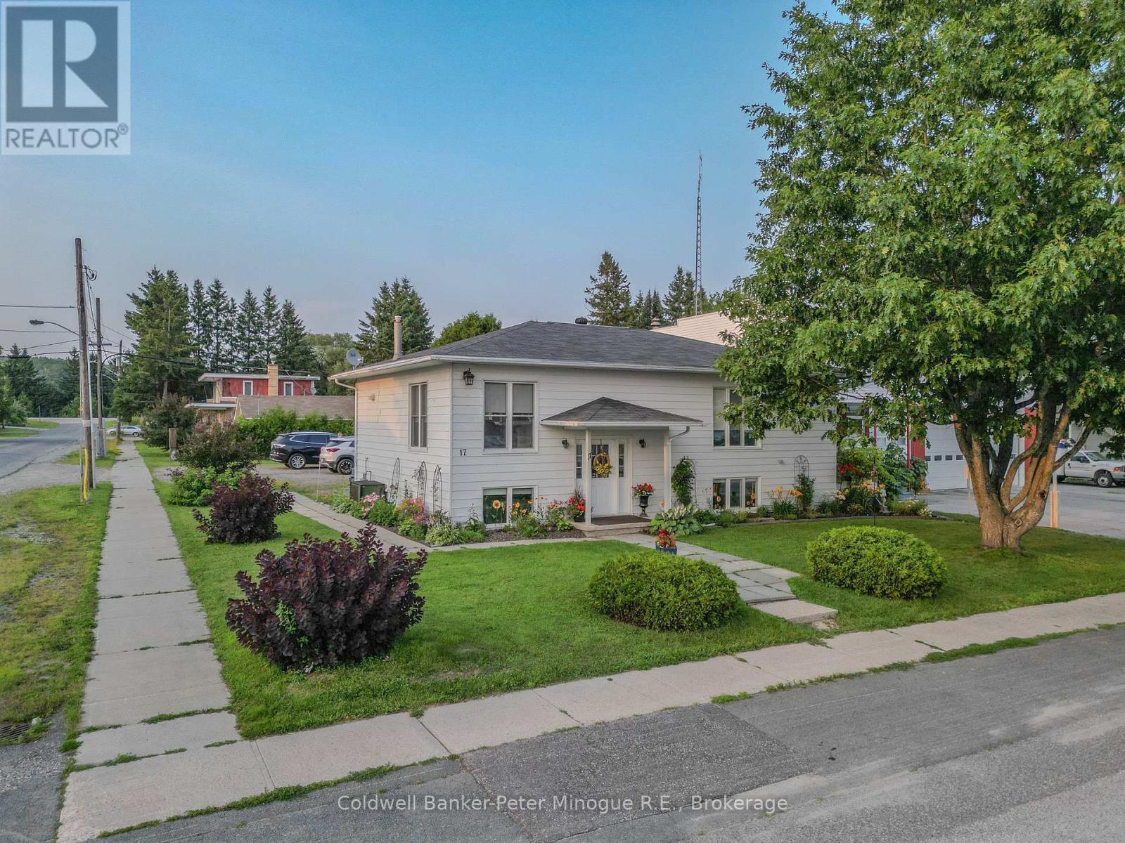 17 Principal Street W, West Nipissing, Ontario  P0H 2M0 - Photo 2 - X12409997
