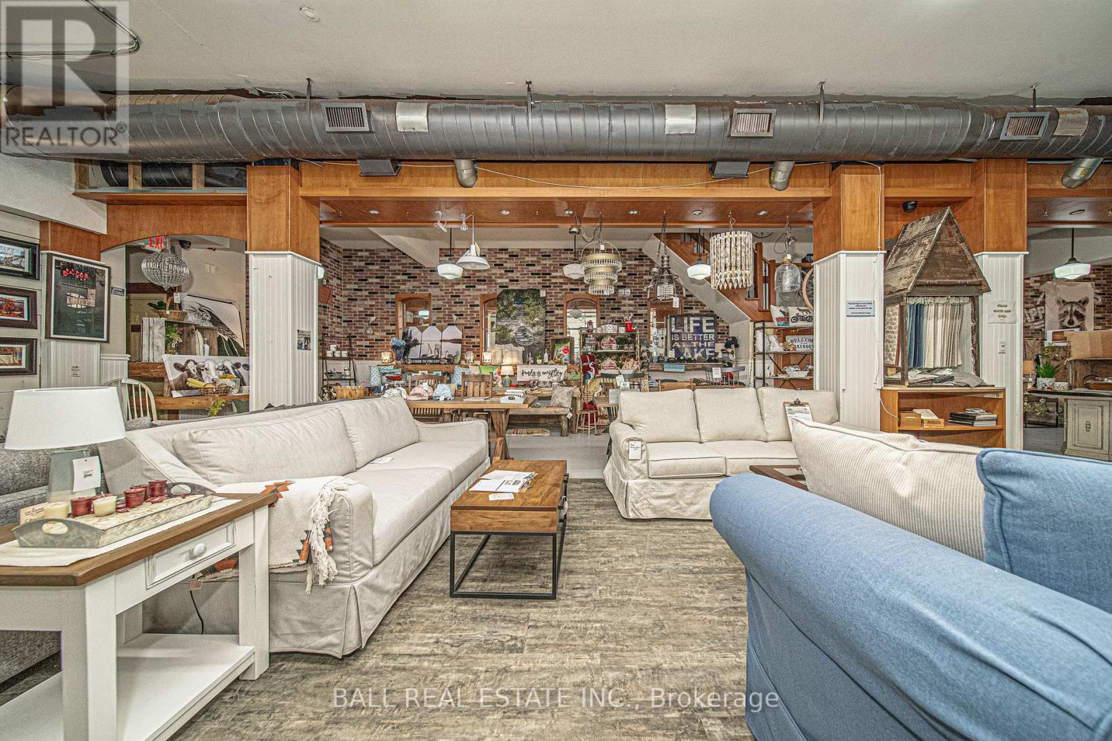 212 Highland Street, Dysart Et Al, Ontario  K0M 1S0 - Photo 12 - X12409755