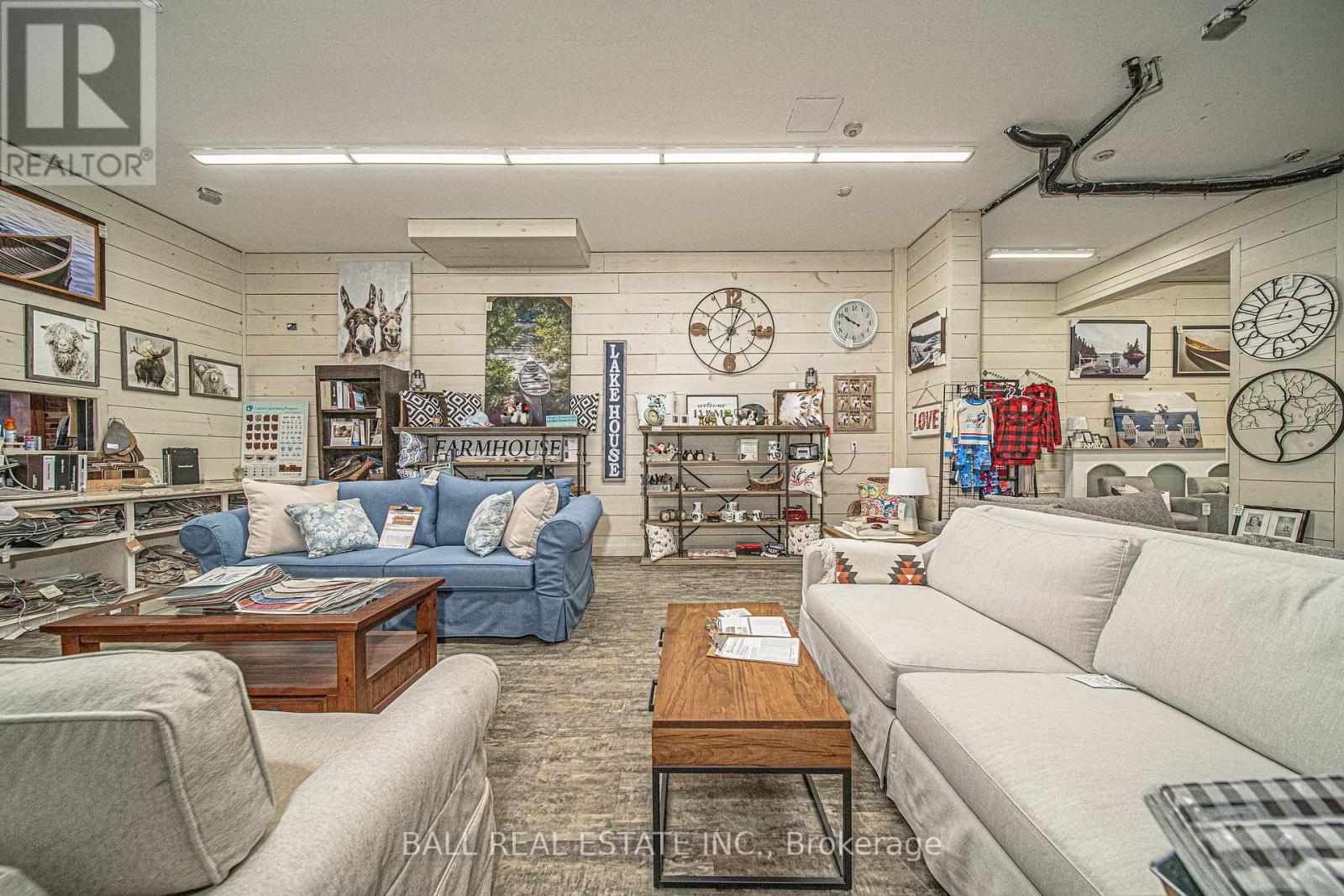 212 Highland Street, Dysart Et Al, Ontario  K0M 1S0 - Photo 11 - X12409755