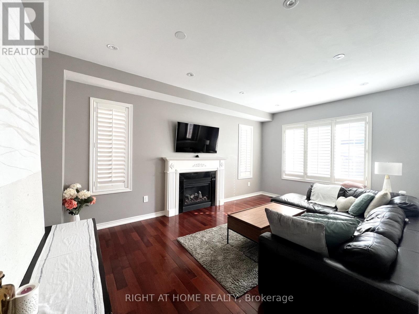 1209 Mctavish Drive, Newmarket (Stonehaven-Wyndham), Ontario  L3X 0A9 - Photo 10 - N12409832