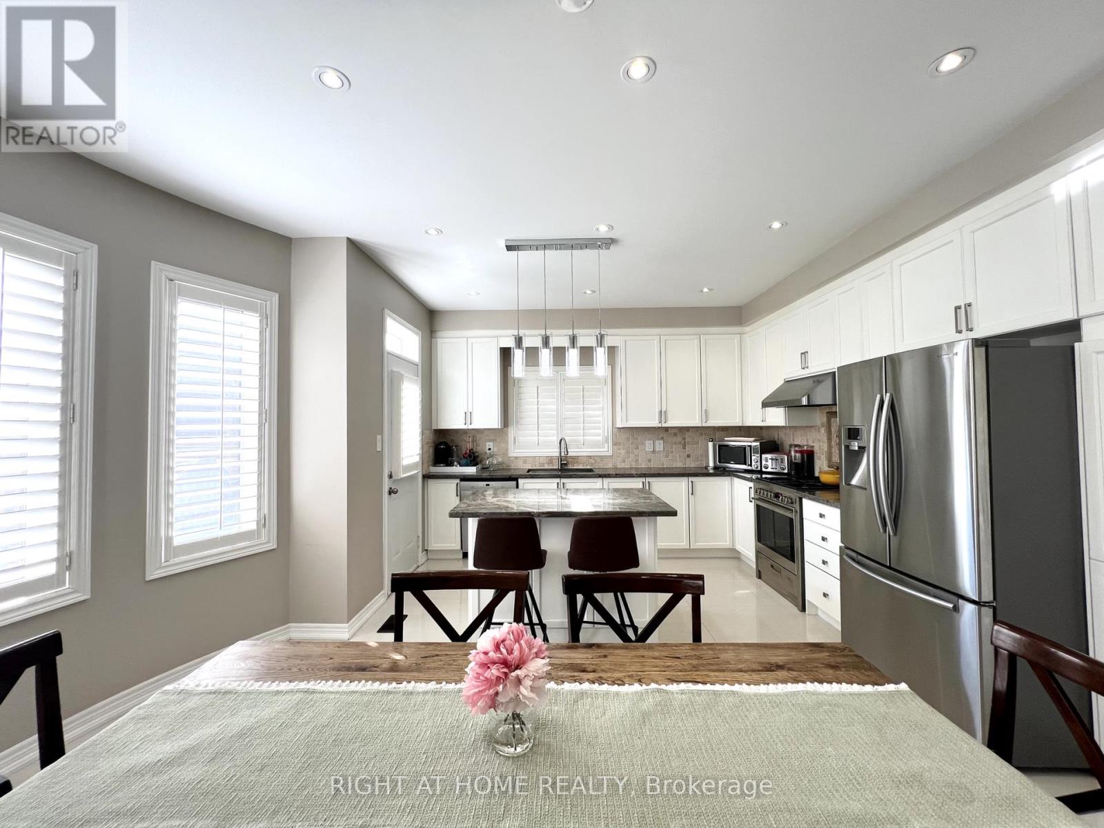 1209 Mctavish Drive, Newmarket (Stonehaven-Wyndham), Ontario  L3X 0A9 - Photo 12 - N12409832