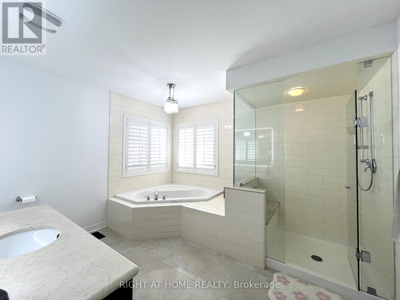1209 Mctavish Drive, Newmarket (Stonehaven-Wyndham), Ontario  L3X 0A9 - Photo 16 - N12409832