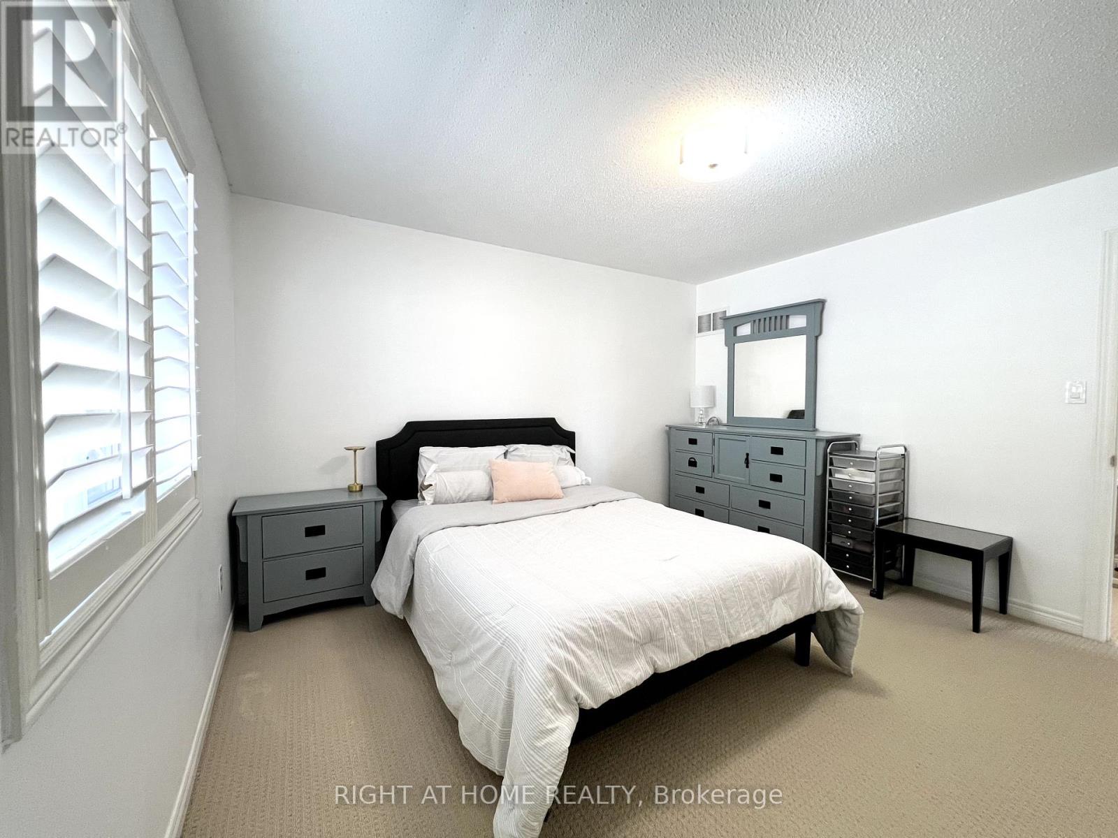 1209 Mctavish Drive, Newmarket (Stonehaven-Wyndham), Ontario  L3X 0A9 - Photo 18 - N12409832