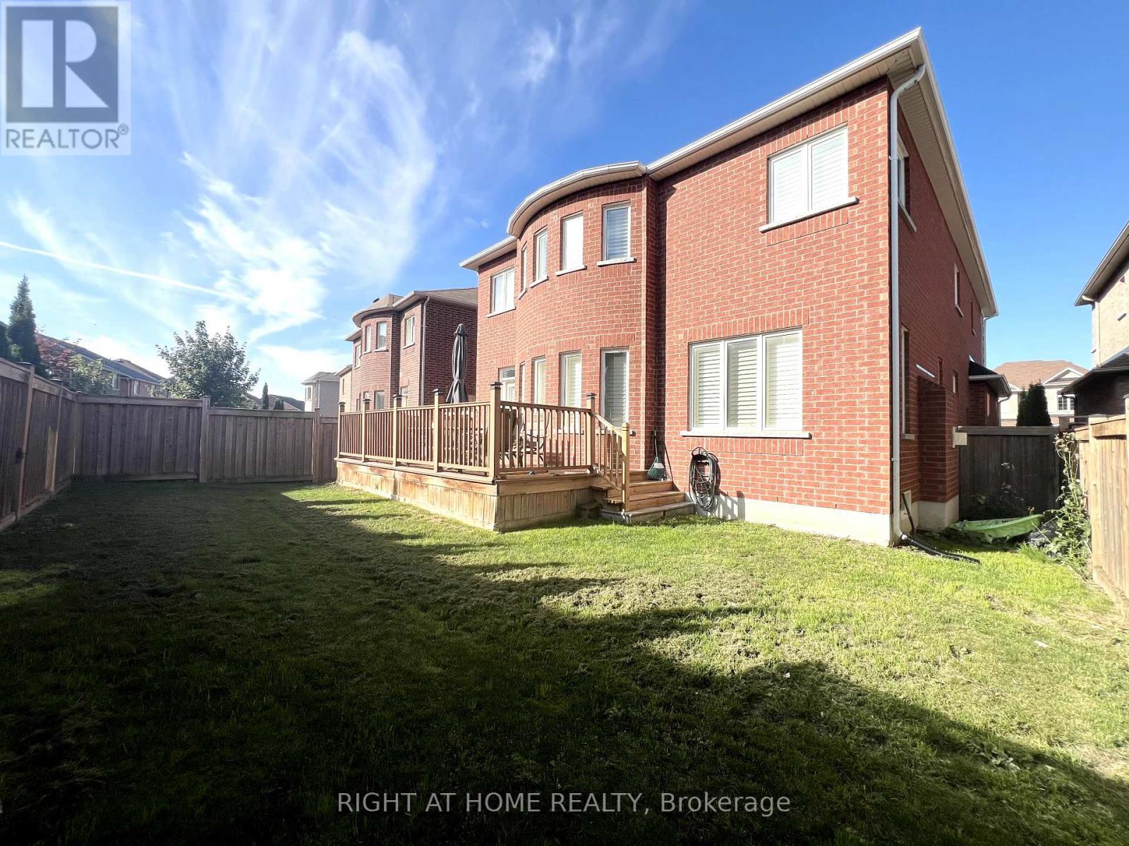 1209 Mctavish Drive, Newmarket (Stonehaven-Wyndham), Ontario  L3X 0A9 - Photo 22 - N12409832