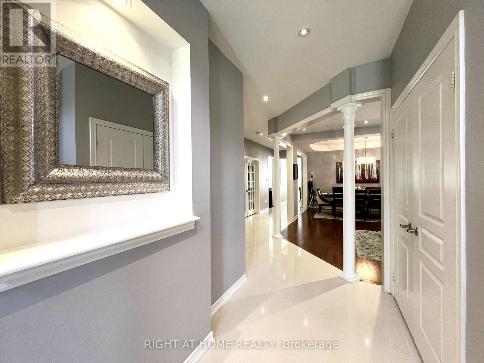 1209 Mctavish Drive, Newmarket (Stonehaven-Wyndham), Ontario  L3X 0A9 - Photo 5 - N12409832
