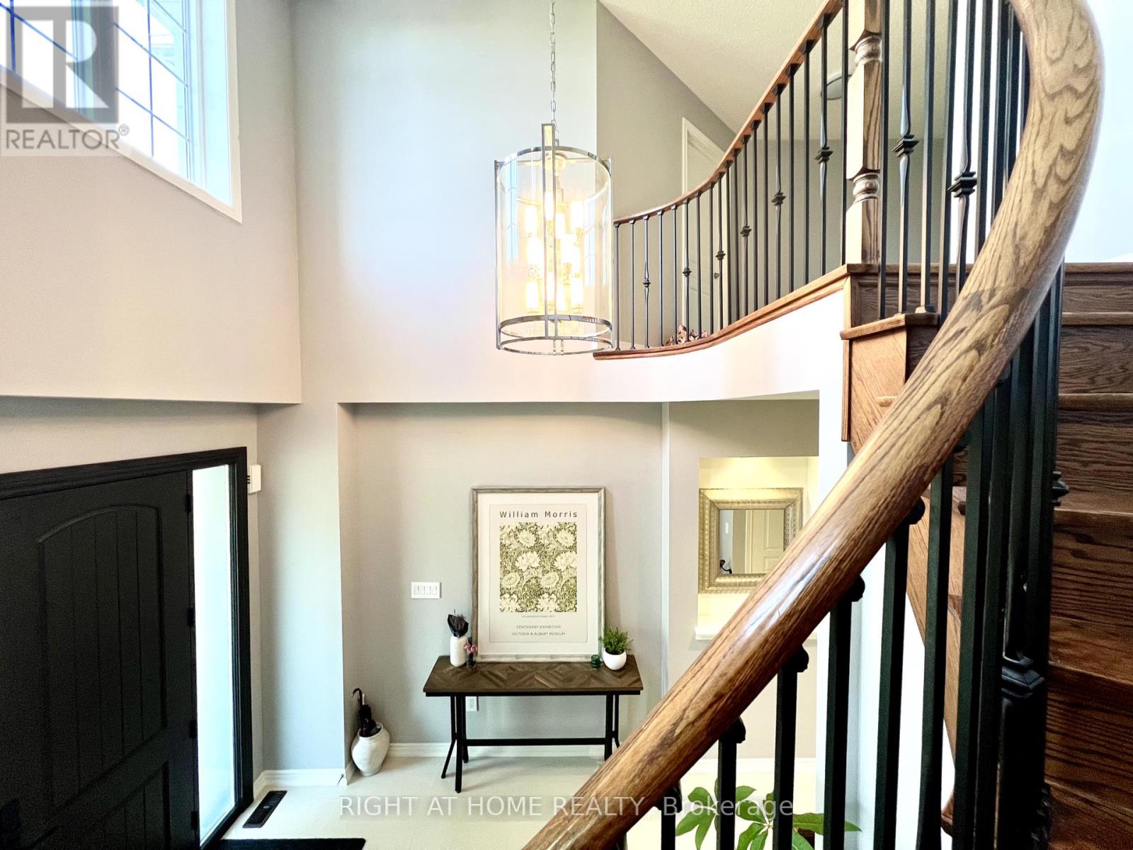 1209 Mctavish Drive, Newmarket (Stonehaven-Wyndham), Ontario  L3X 0A9 - Photo 6 - N12409832