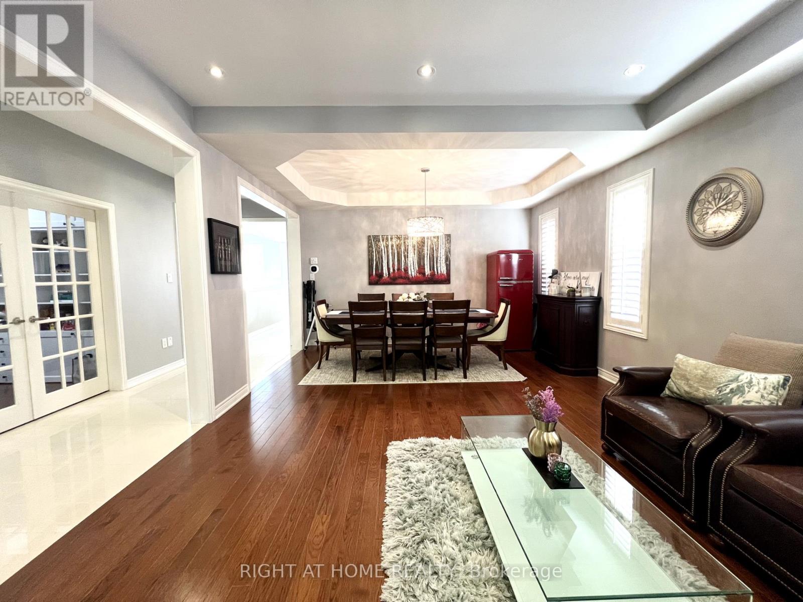 1209 Mctavish Drive, Newmarket (Stonehaven-Wyndham), Ontario  L3X 0A9 - Photo 7 - N12409832