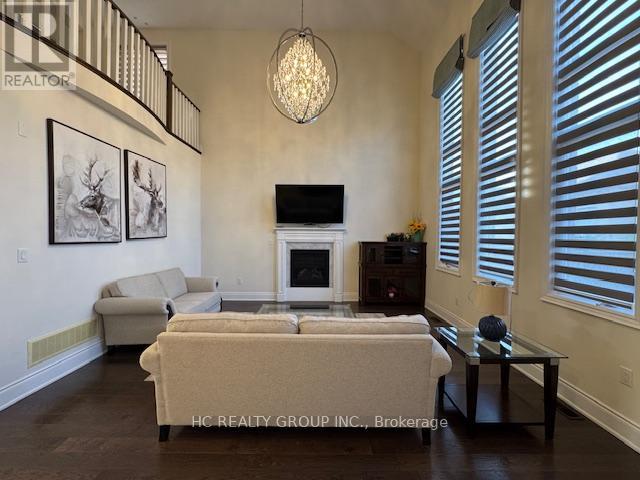 14 Tralee Court, Markham, Ontario  L6C 0V1 - Photo 10 - N12409905
