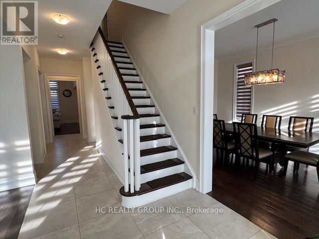 14 Tralee Court, Markham, Ontario  L6C 0V1 - Photo 5 - N12409905