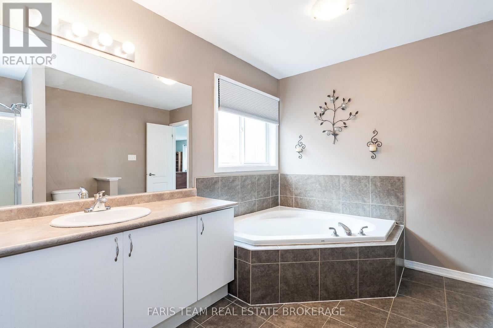 1373 Hunter Street, Innisfil, Ontario  L9S 0H5 - Photo 15 - N12409983