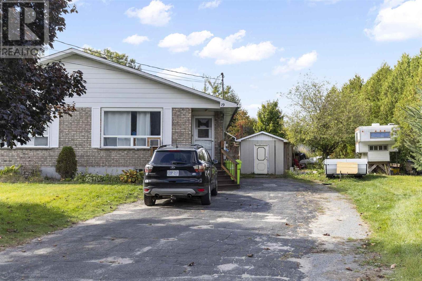 19 Silver Birch Dr, Sault Ste. Marie, Ontario  P6A 4X6 - Photo 1 - SM252672