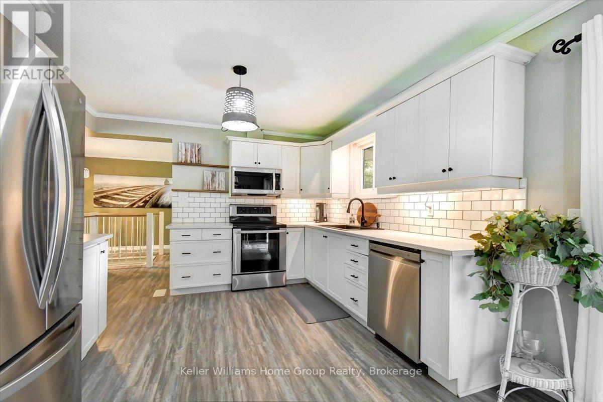 9 Pinegrove Street, Hastings Highlands, Ontario  K0L 1C0 - Photo 12 - X12410010