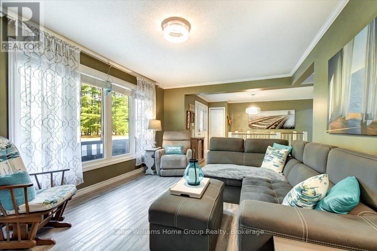 9 Pinegrove Street, Hastings Highlands, Ontario  K0L 1C0 - Photo 4 - X12410010
