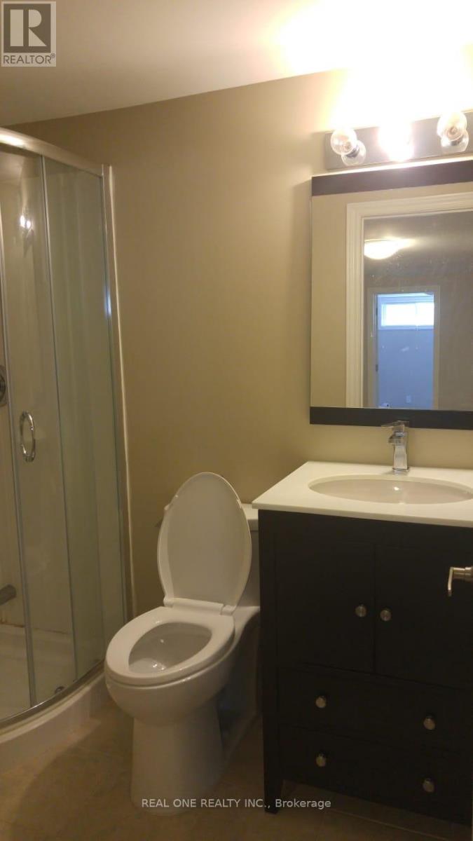 1218 Shamir Crescent, Mississauga, Ontario  L5C 1L1 - Photo 14 - W12408748