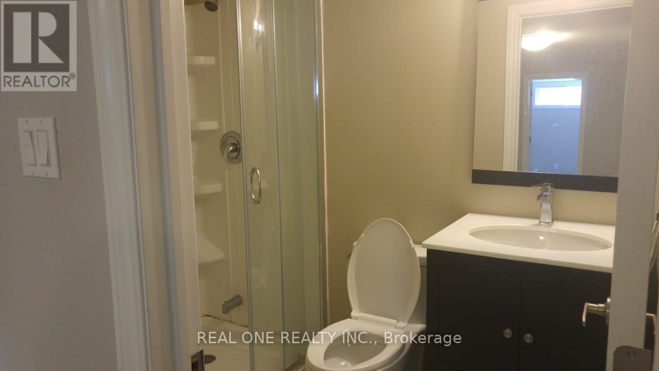 1218 Shamir Crescent, Mississauga, Ontario  L5C 1L1 - Photo 12 - W12408748