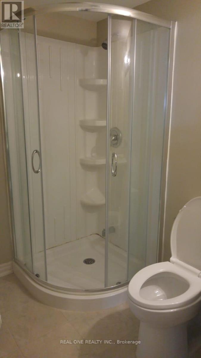 1218 Shamir Crescent, Mississauga, Ontario  L5C 1L1 - Photo 13 - W12408748