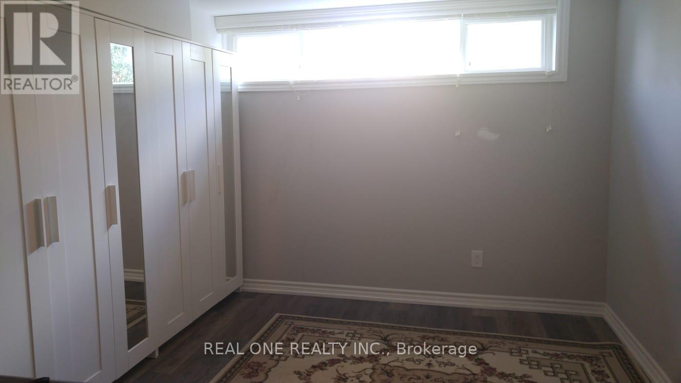 1218 Shamir Crescent, Mississauga, Ontario  L5C 1L1 - Photo 10 - W12408748