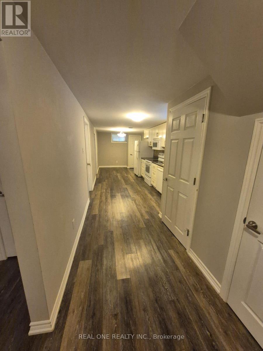 1218 Shamir Crescent, Mississauga, Ontario  L5C 1L1 - Photo 3 - W12408748
